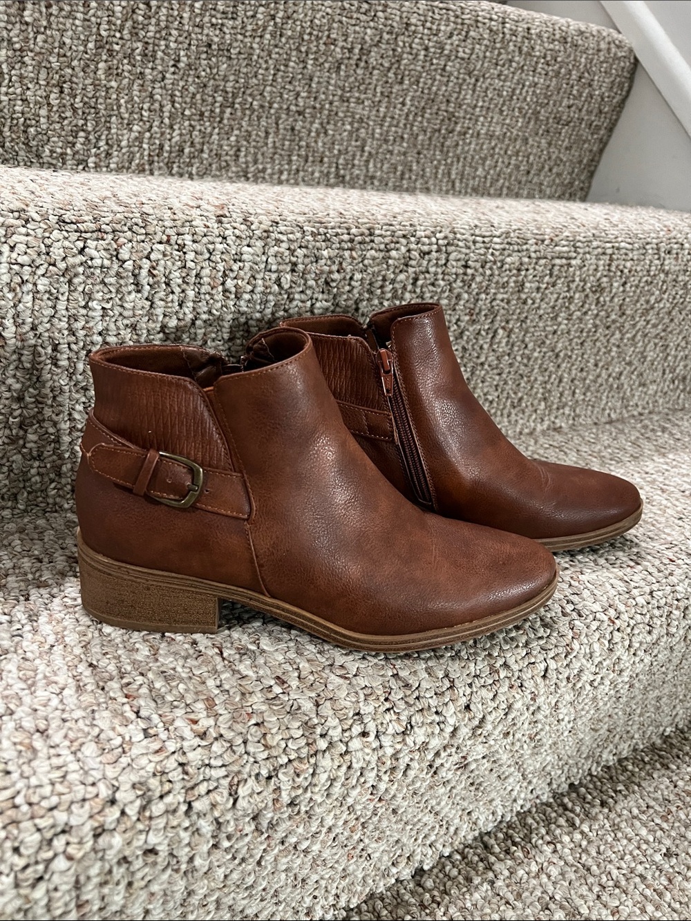 BareTraps Cognac Brown Ankle Booties with Buckle Accent Size 8.5